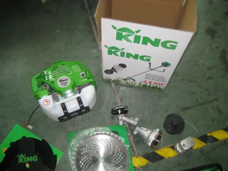 Коса бензиновая KING ВС430 двигатель 43 см/куб 4.8 кВт ширина кошения 254 мм KING ВС430 фото